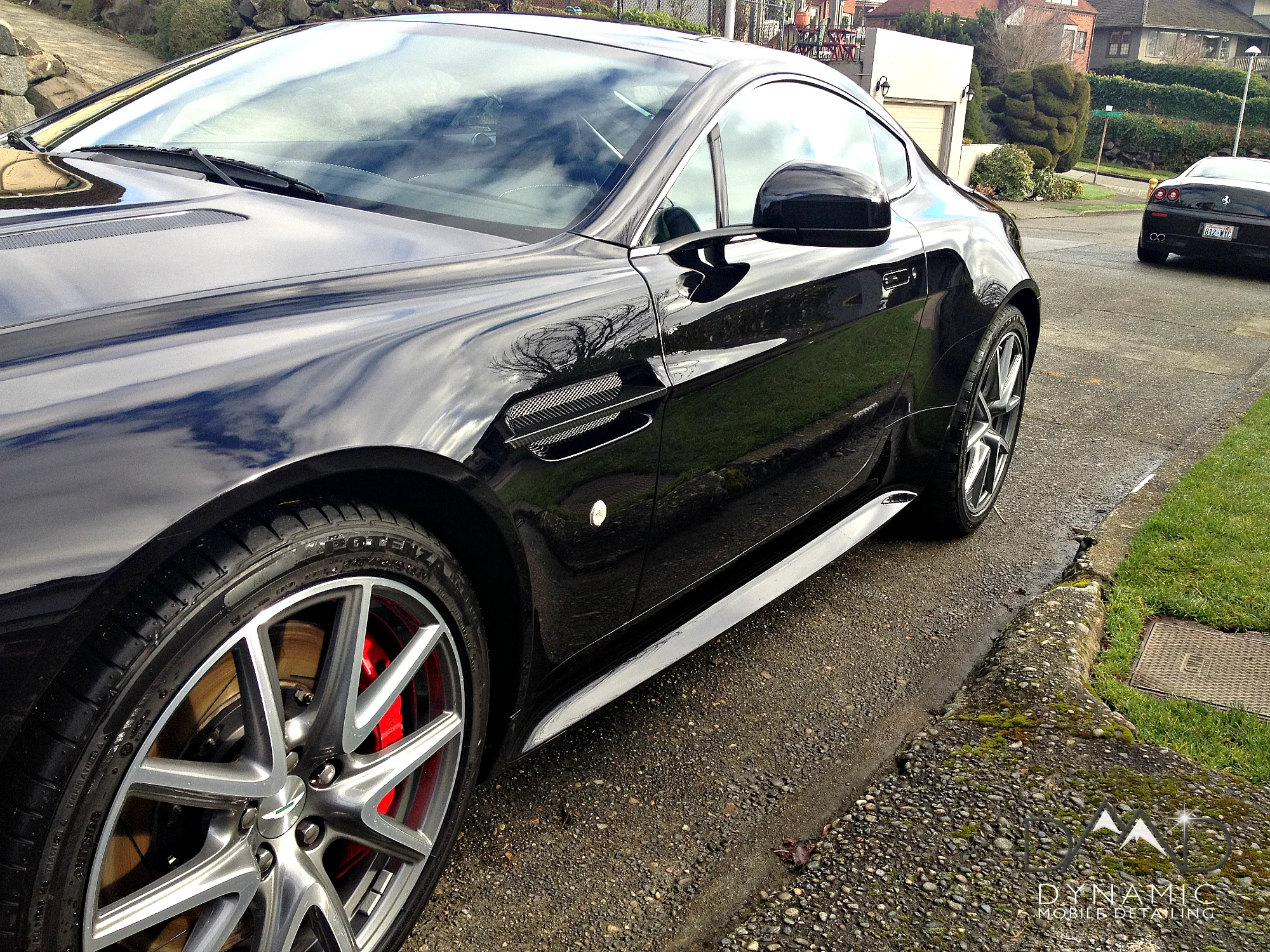 Aston Martin-3.jpg
