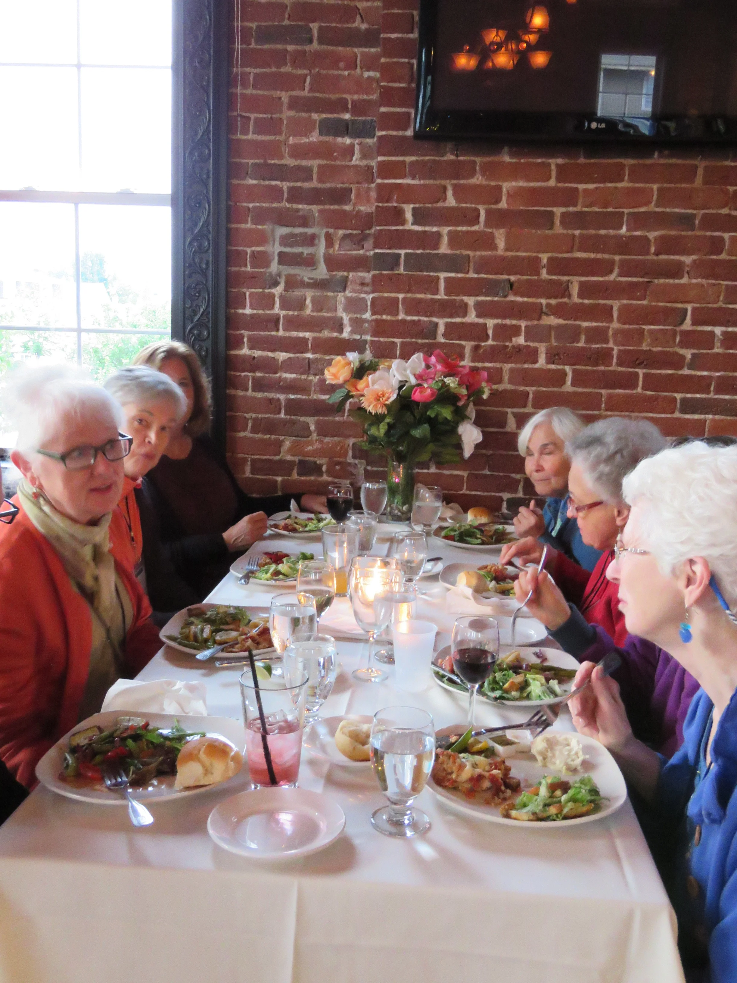 Rhina Dines with Students
