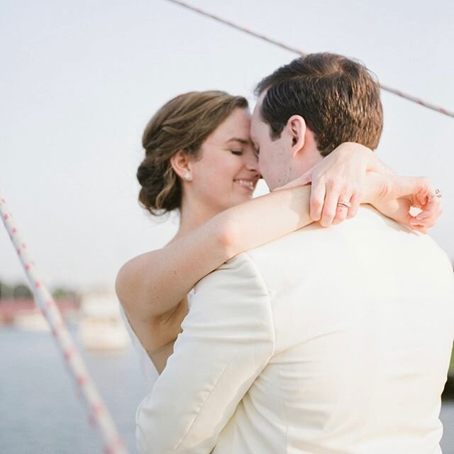 Come sail with me!
Photo By @Kylie.martin
Makeup @naturalmakeupchic
Venue @cbmmweddings
Event Design @lemersondesign