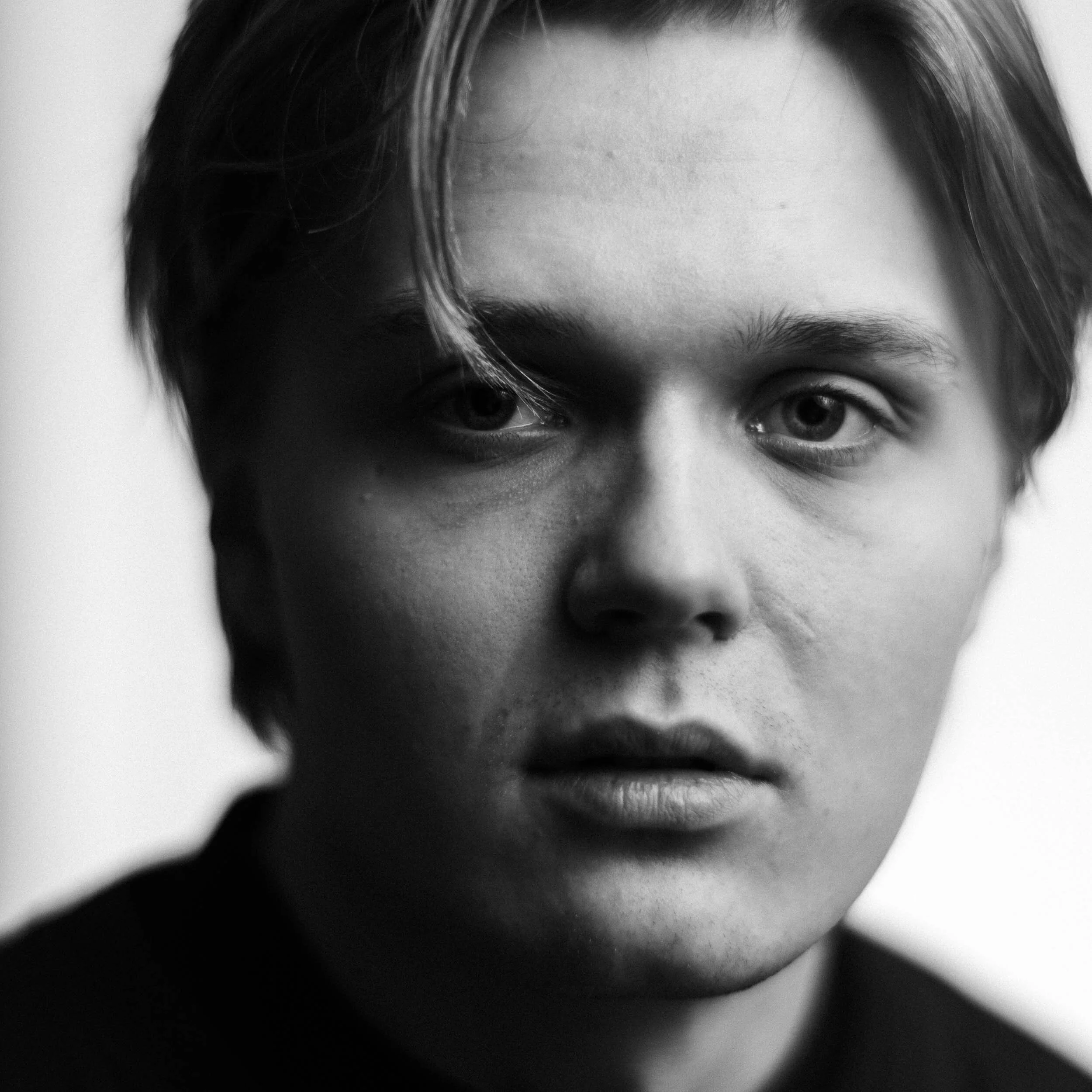 Eetu_Linnankivi_portraits-7.jpg