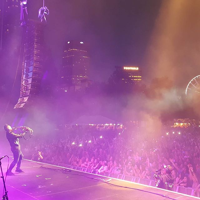 @kirklloyd getting the crowd going crazy in Atlanta just now. Some moving tributes to Prince throughout the show... #theroots #ripprince #sweetwater420