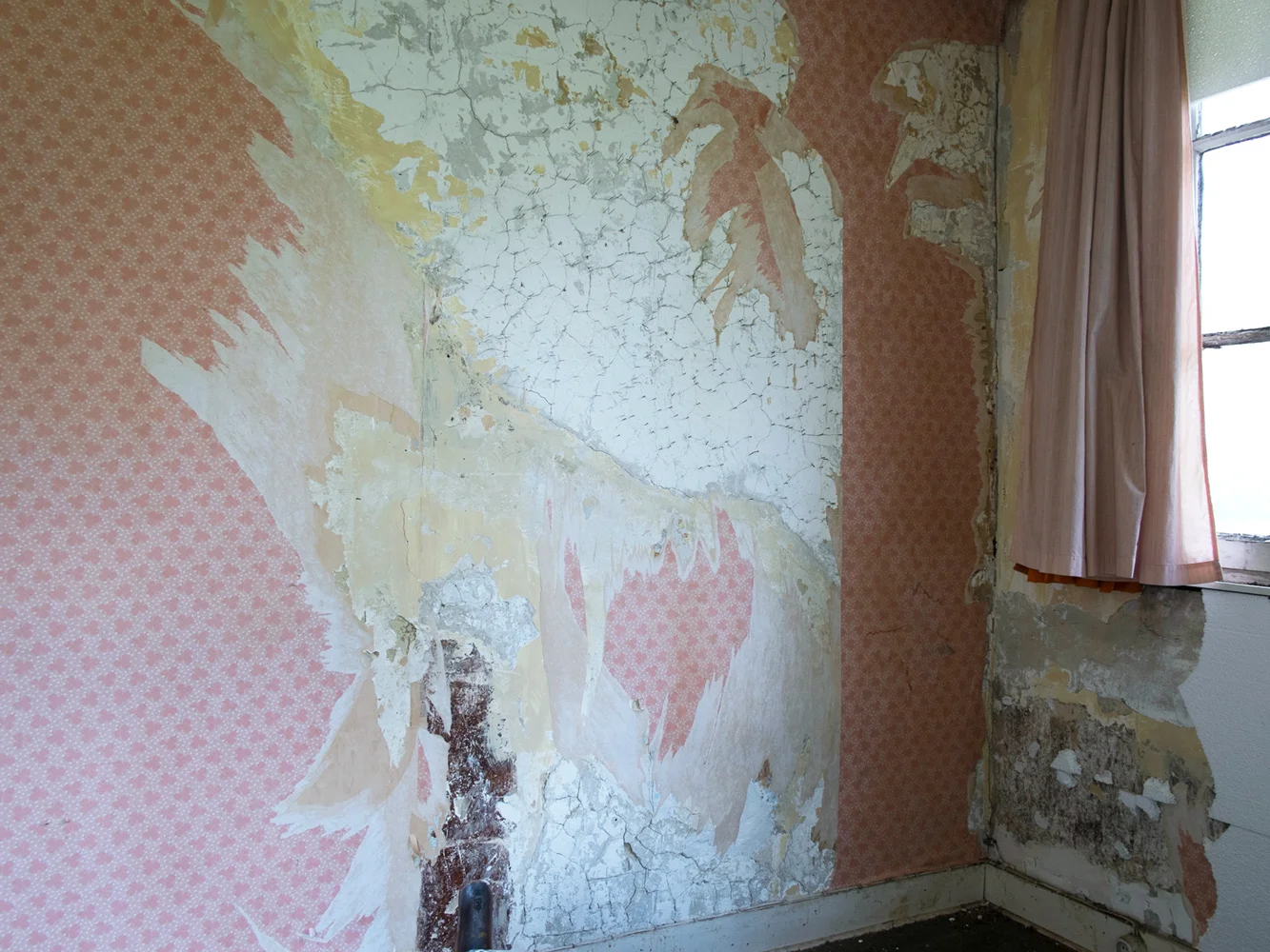 Heal the wall , nails, exhibition view Friche vostrfr , June 2014. For an installation by Catherine Warmoes and Stefaan Schuebbe. Photograph by Stefaan Verschueren.