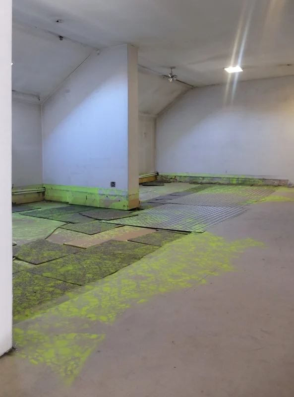 Where we've stood still (Waar we hebben stilgestaan), spray paint, exhibition view "D.ART", Mechelen, July 2015