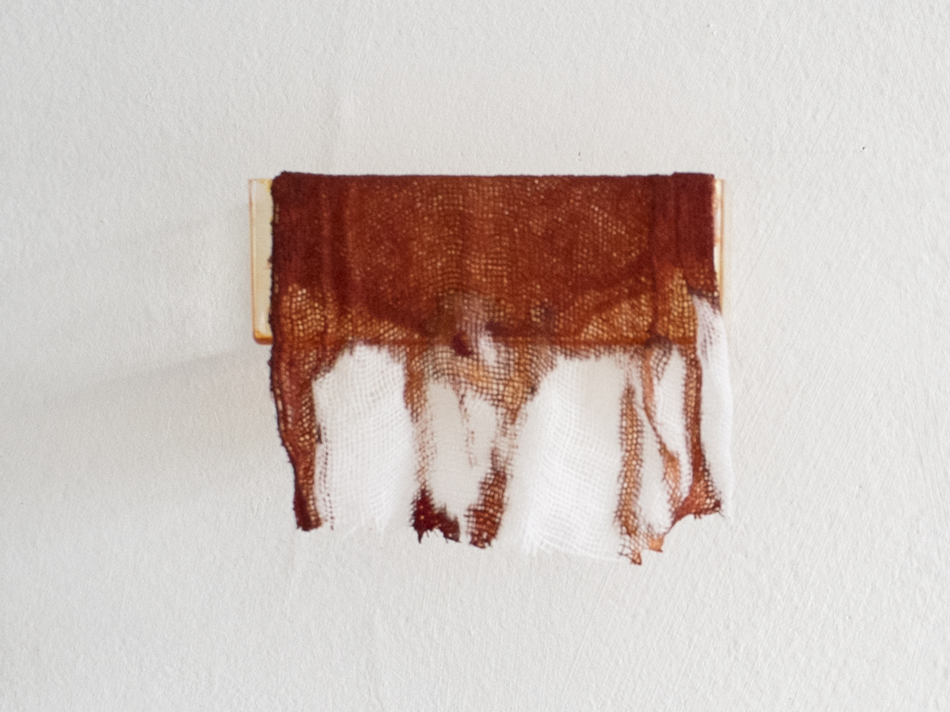 Conducting, plastic box, gauze and betadine, 10 x 7,5 x 7 cm. Photograph by Stefaan Verschueren.