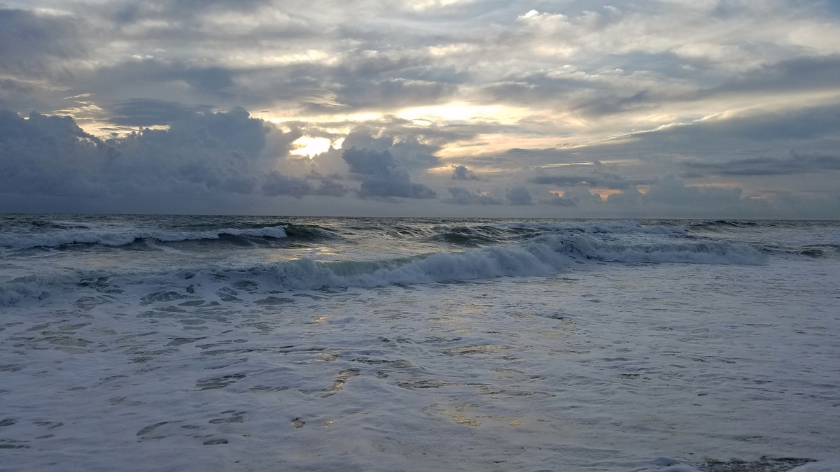 Waves & Swell battering the coast on 9 Sep / Back Bay NWR