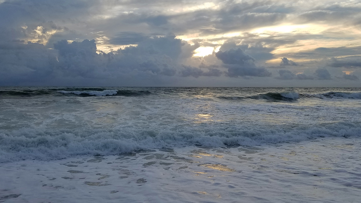 Waves & Swell battering the coast on 9 Sep / Back Bay NWR