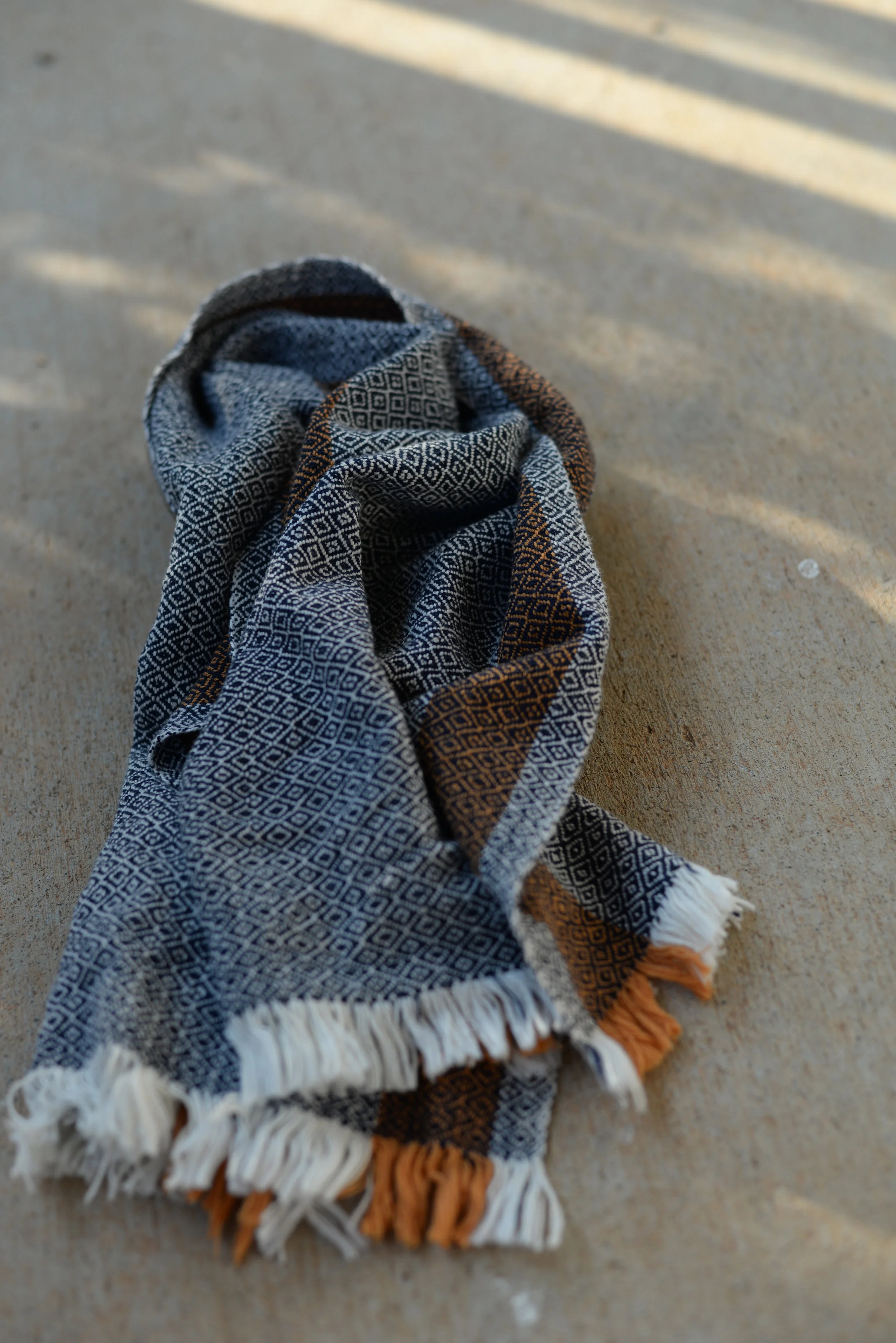 doveseye_handwoven_scarf2.jpg