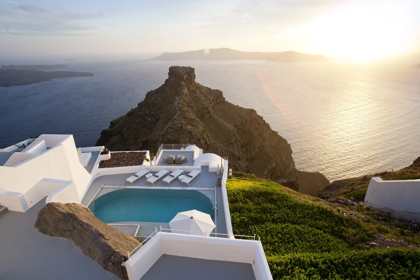 Grace%2520Hotel%2520Santorini%2520-%2520The%2520Villa%2520-%2520Overiew.jpg