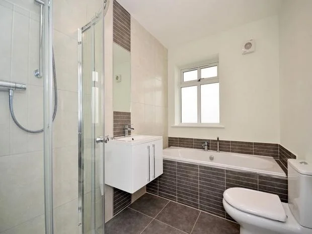 bathrooom2.jpg