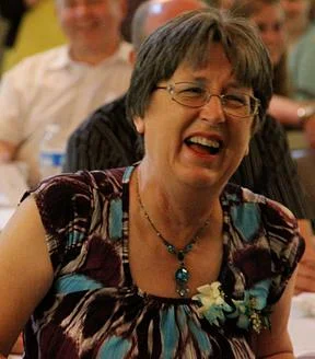 Elizabeth lives and writes in Paris and h er love of inspiring music permeates her writing.
