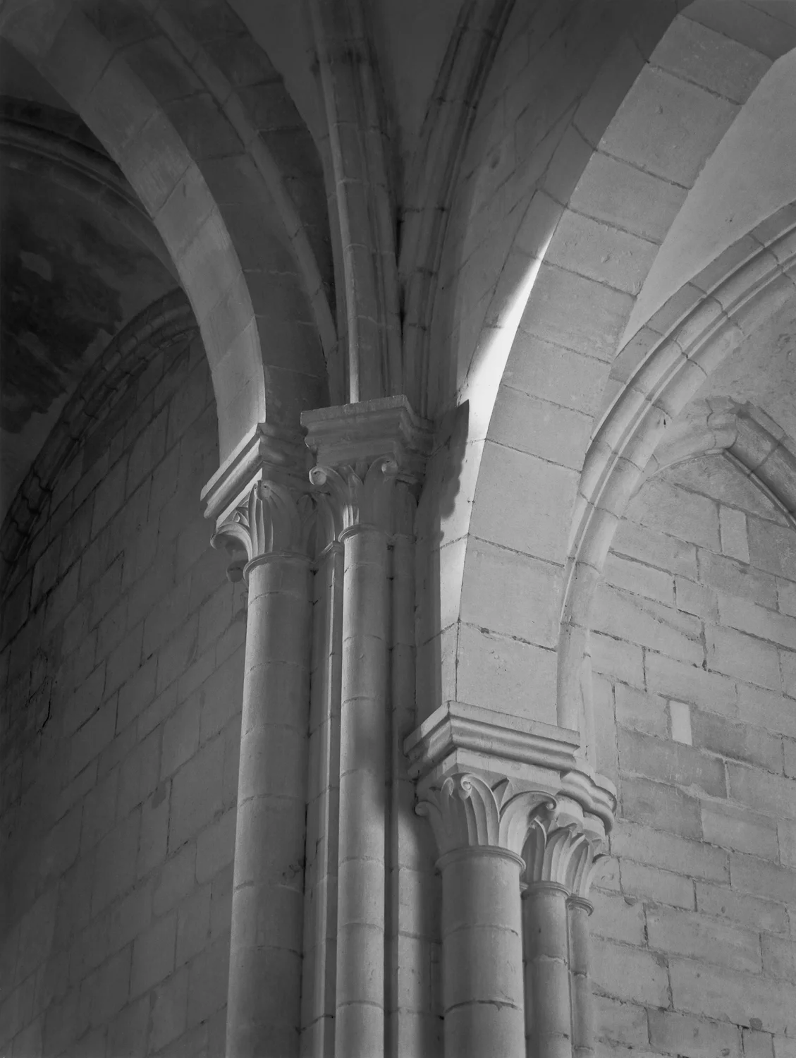 Capitals of the Ambulatory, Pontigny