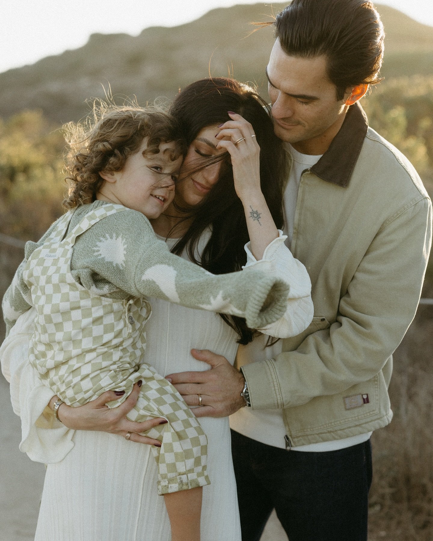From the prettiest golden hour in Malibu spent capturing the Caldwell family✨
.
.
.
#malibufamilyphotographer #losangelesfamilyphotographer #lafamilyphotographer #calabasasfamilyphotographer #malibuphotographer #lafamilyphotographer #socalfamilyphoto