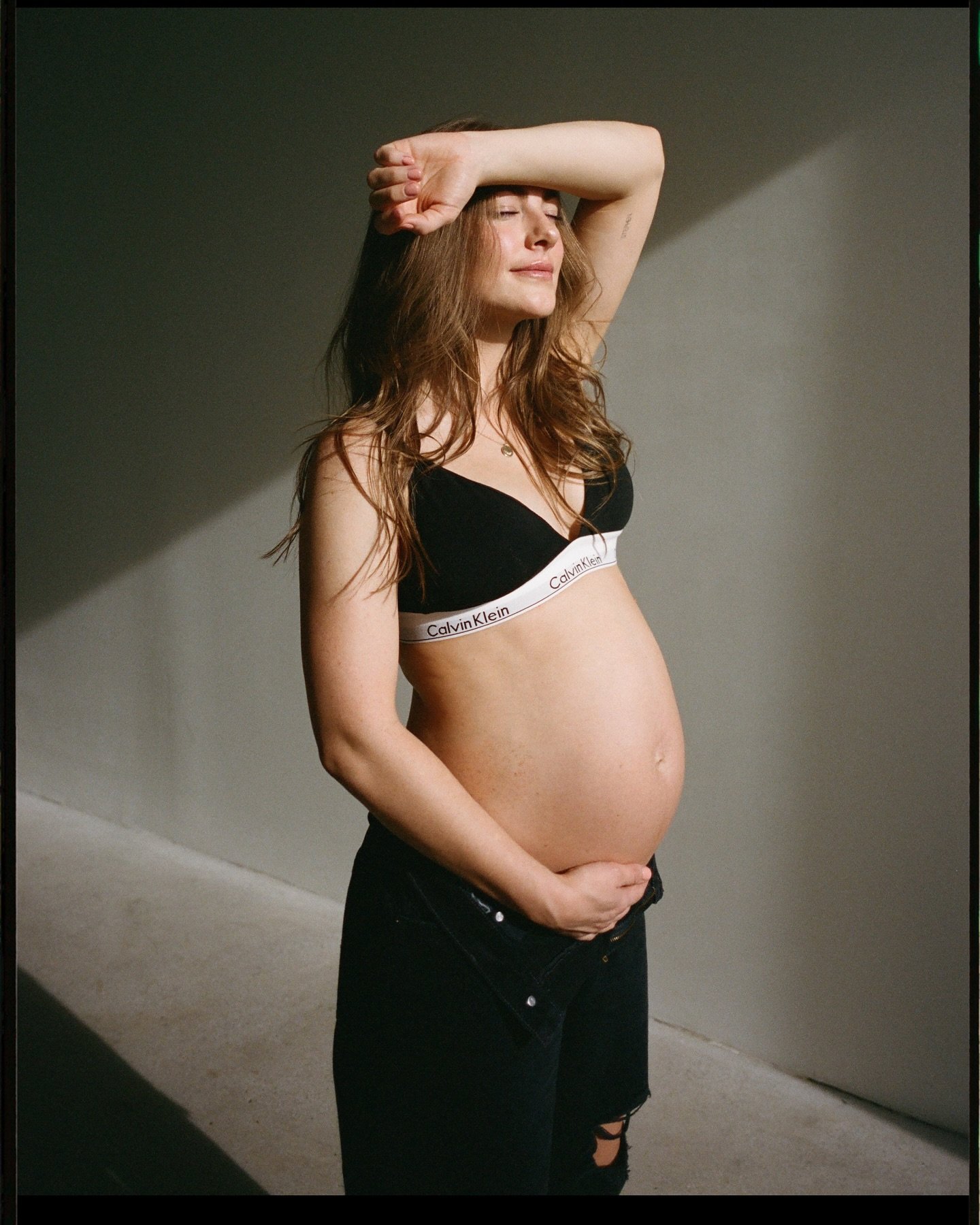 Film portraits for my best friend when she was pregnant with her baby girl🖤
.
.
.
#maternityphotography #losangelesmaternityphotographer #losangelesmaternityphotography #lamaternityphotographer #socalmaternityphotographer #malibumaternityphotographe