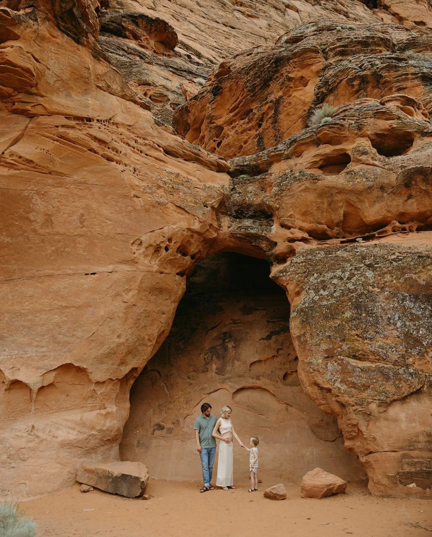 Growing another perfect angel babe✨ 
.
.
.
#maternityphotosession #maternitysession #maternityphotographer #pregnancyannouncment #utahmaternityphotographer #losangelesmaternityphotographer #losangelespregnancyphotographer #lamaternityphotographer #so