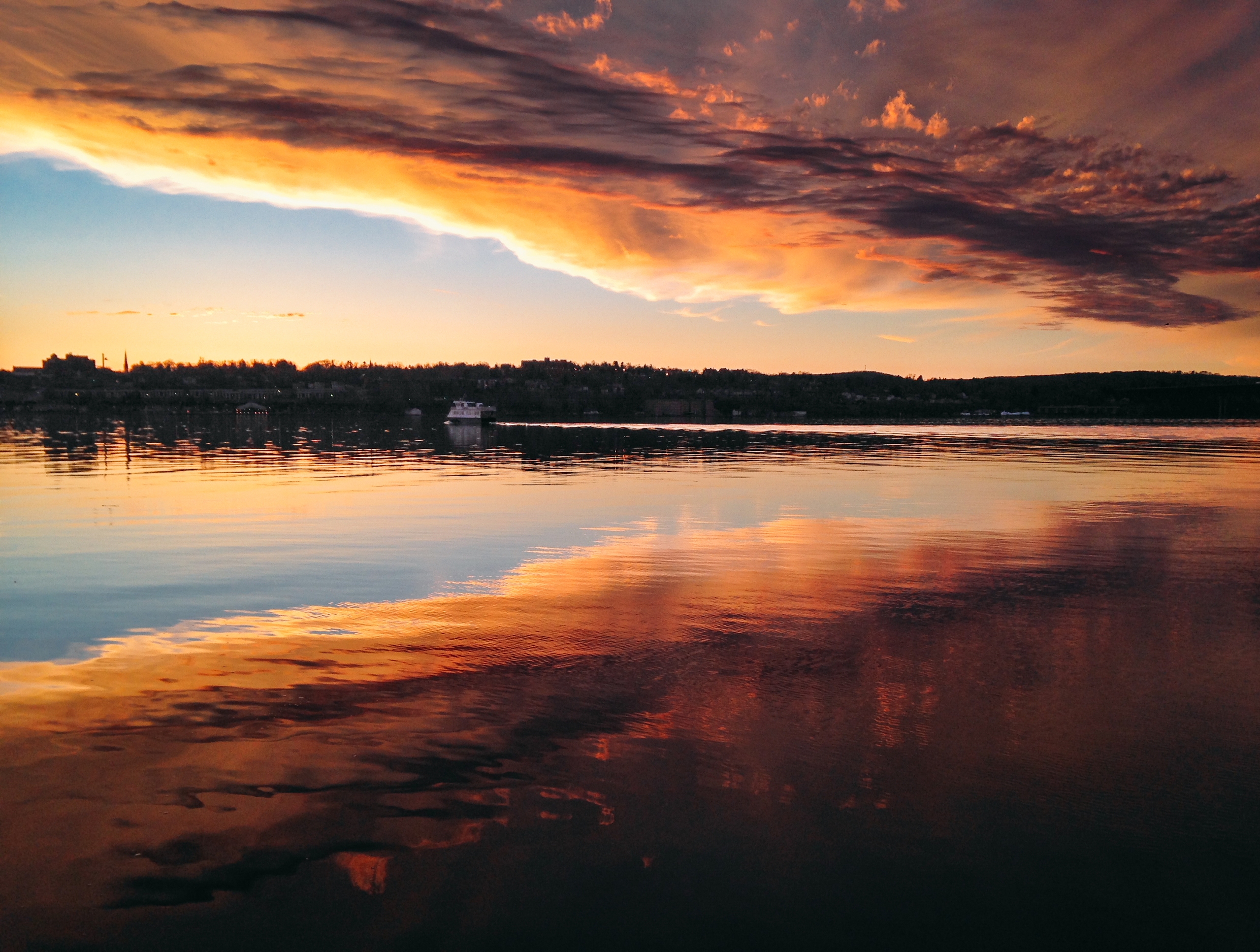 BeaconHudsonRiverSunset_Winter 2014-1.jpg