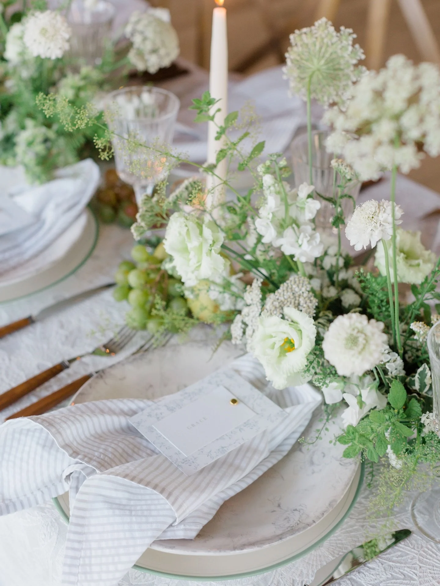 Coastal doesn&rsquo;t always have to mean blue + white 🤍

Planner &amp; Designer:&nbsp;@bridges_and_co
Venue:&nbsp;@the_view_at_pepperrell_cove
Photo &amp; Video:&nbsp;@thelibbysphotoandfilms
Florist:&nbsp;@honeysuckleway
Stationery &amp; Signage:&n