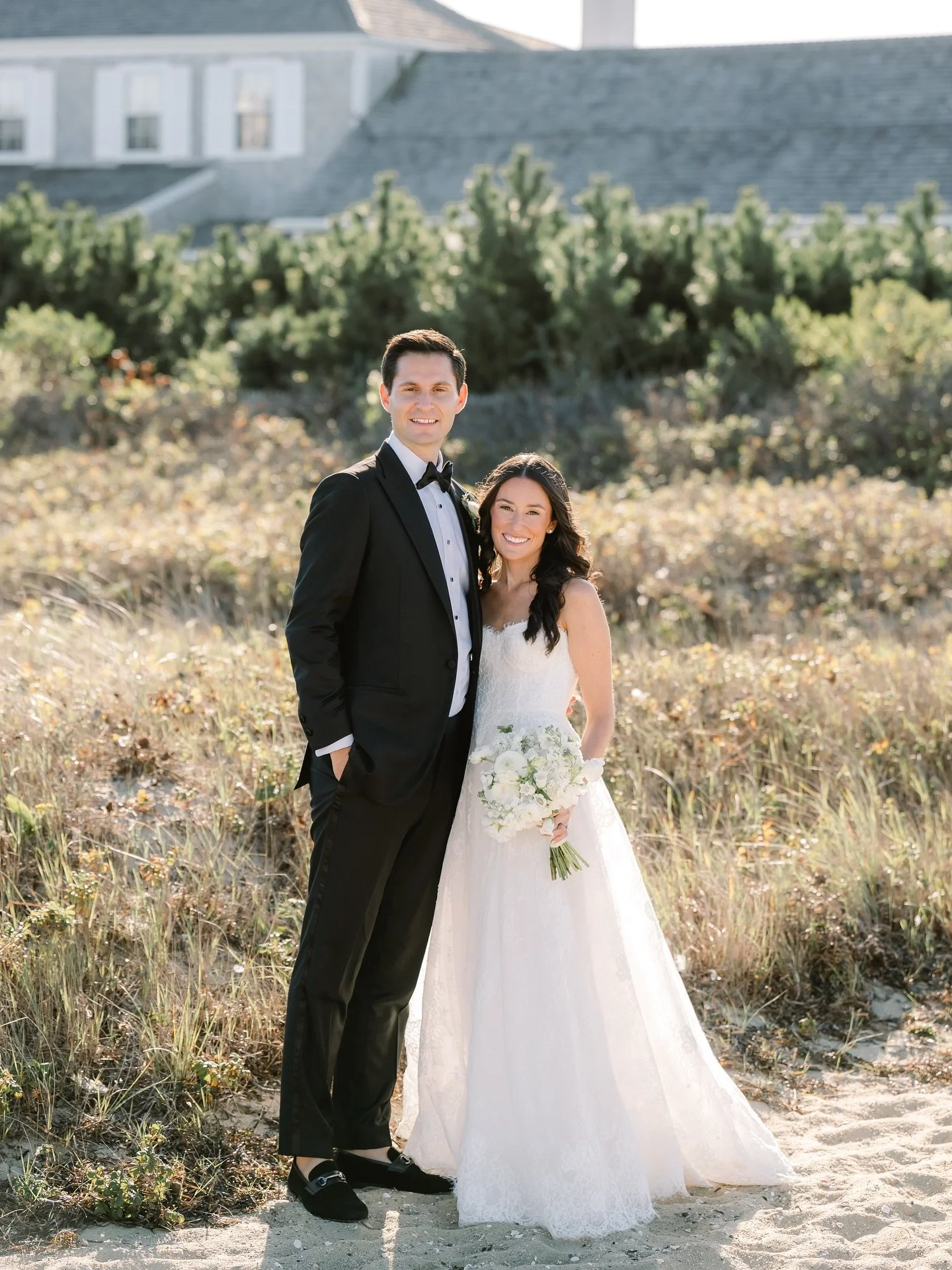 October perfection for Laura and Jordan 🍁
Photography: @rebeccalovephotography 
#thenantuckethotel #nantucketwedding #fallonnantucket #nantucketweddings #venuewatercolor #nantucket
