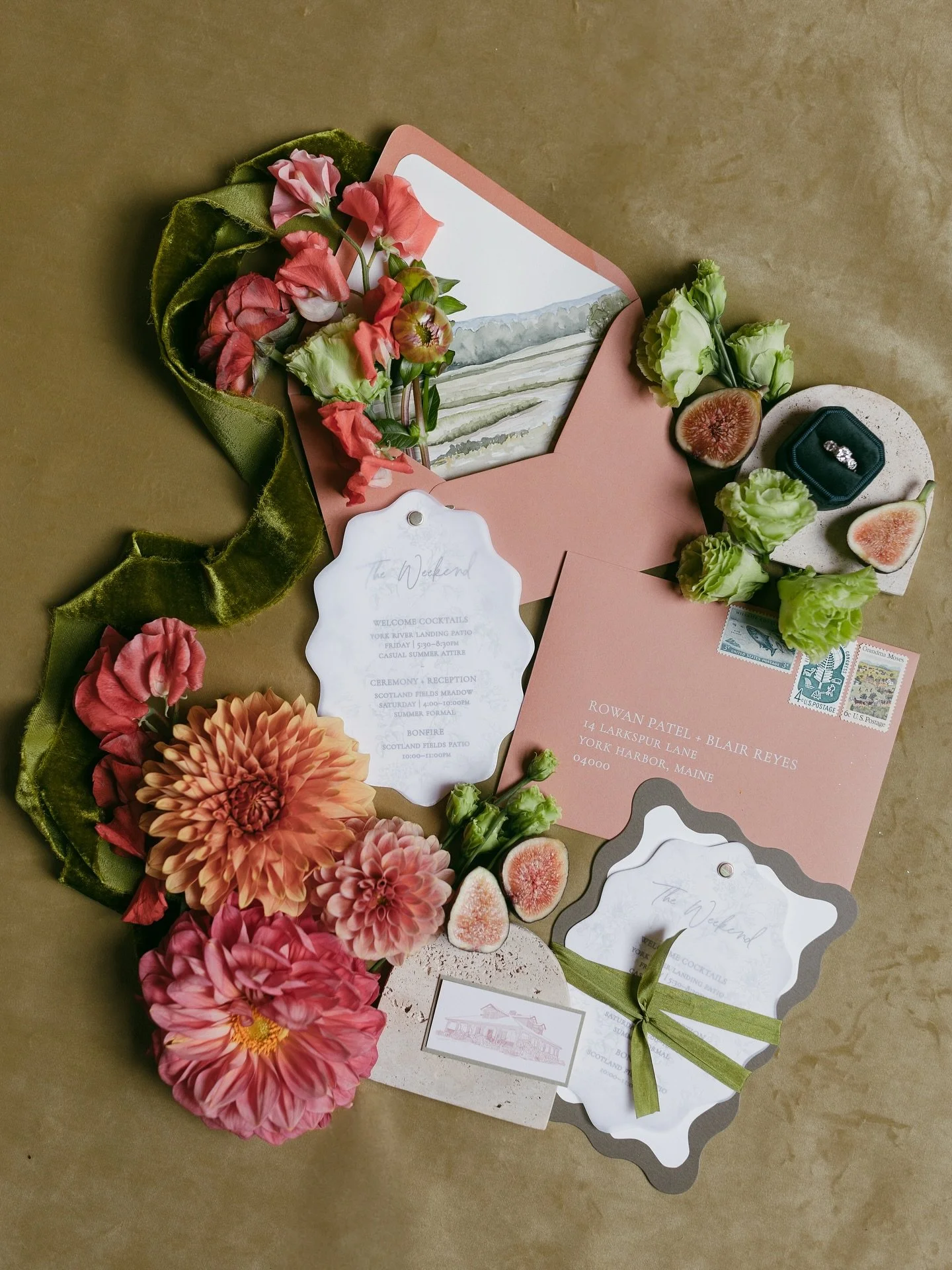 Swipe for the behind the scenes of capturing this suite, by the talented @lindsandmax 
#scotlandfields #fallwedding #chartreusewedding #terracottawedding #mainewedding