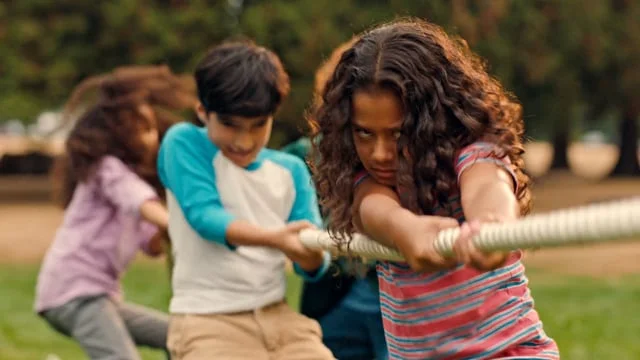 Toys R Us "Tug Of War" :30