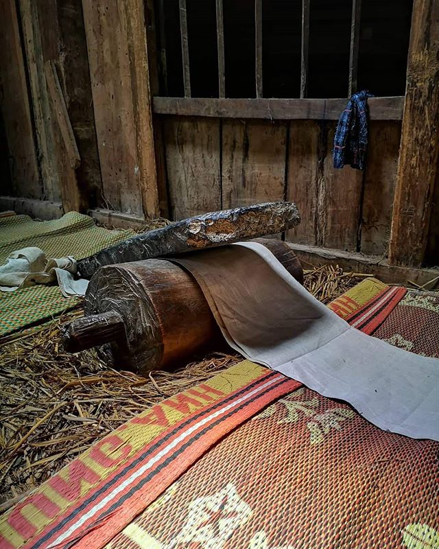 natural fabric softener _ stone & wood
.
.
.
.
.
.
.
#ethicaldesign #naturalcolor #nature #naturalfibers #sustainable #ecofriendlyproducts #ecofriendly #plantdyeing #ethicaldesigner #consciousliving #fairtrade #lowimpact #madewithlove #handmadedesign #madebyhand #hempclothing #hempfarmers #handweaved #loveyourclothes #fashionrevolution #slowfashion #custommade #locallymade #livinginasuitcase #travellingtheworld #ss19trends #slowlife #slowliving #wherewomencreate