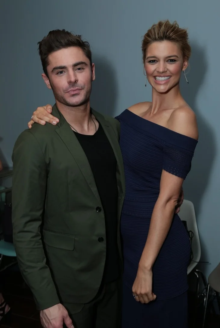 zac-efron-the-rock-debut-baywatchs-cadaver-penis-joke-scene-at-cinemacon-2017-01.JPG