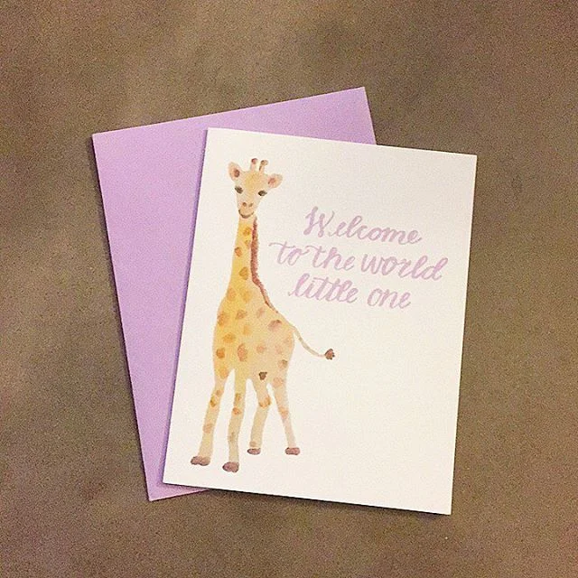An adorable giraffe for an adorable little one! ๐ถ๐ผ Also comes in pink and blue ๐
#calligraphy #giraffe #babycard #babies #brushlettering #tombow #purple #lettering #letteringart #congratulations
