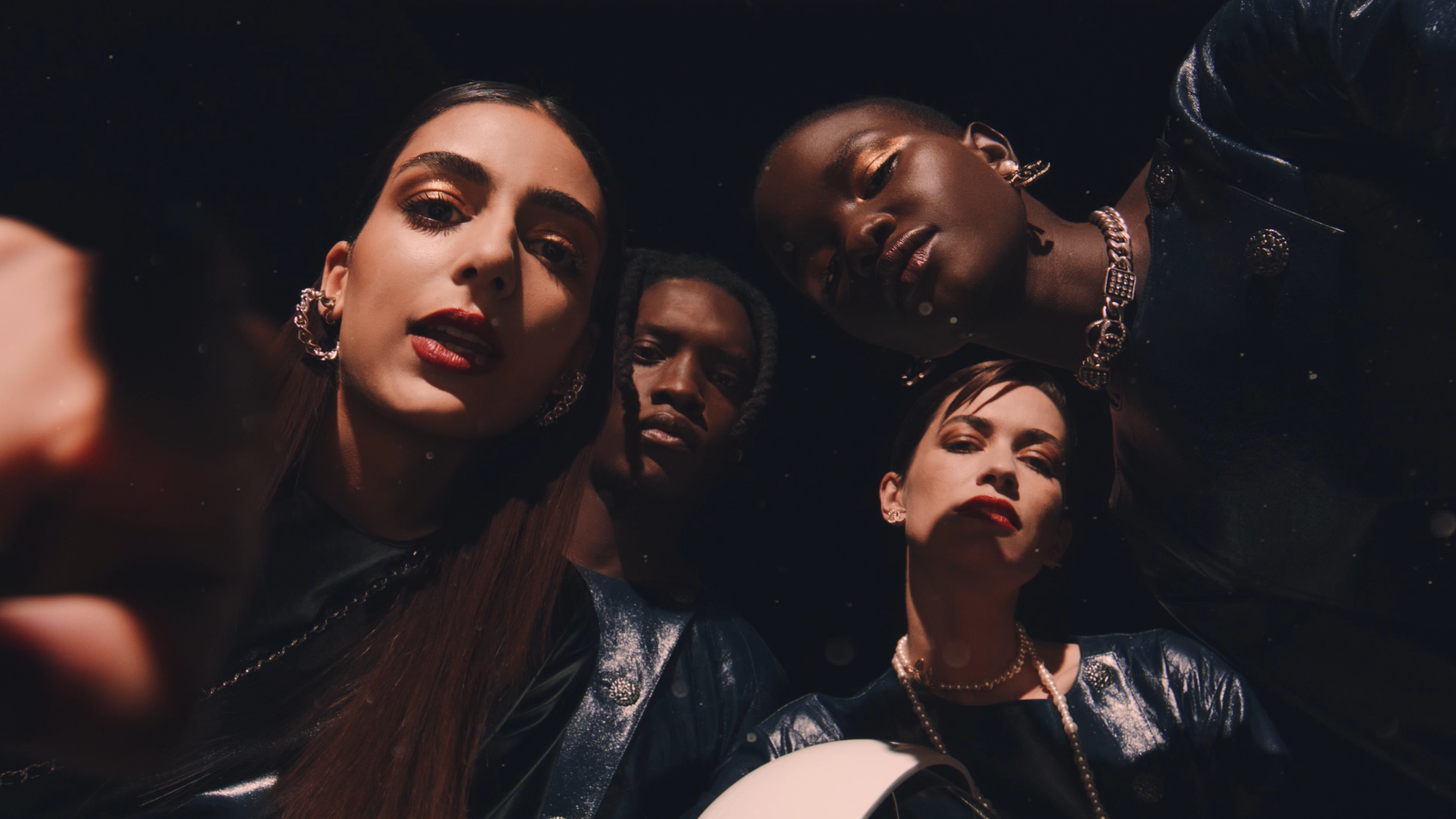 Give wonder, give CHANEL