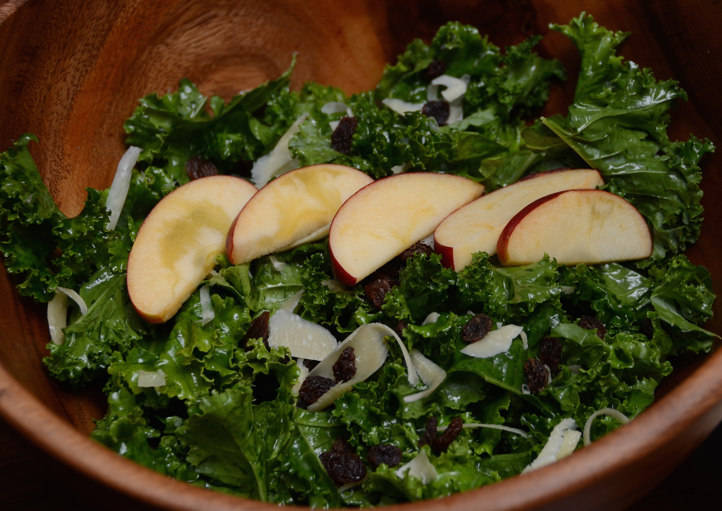 Perfect kale salad with apples