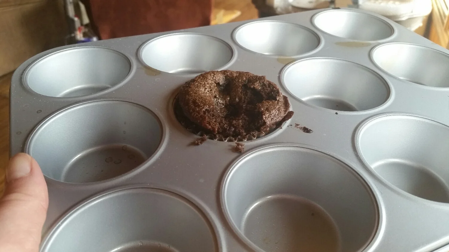 This week's "Offering Cupcake" is a Pearl Street Brewery Lava Stout and Chocolate Cupcake. How high do you fill a cupcake liner? Not all batter raises to the same height. Test one before you commit!