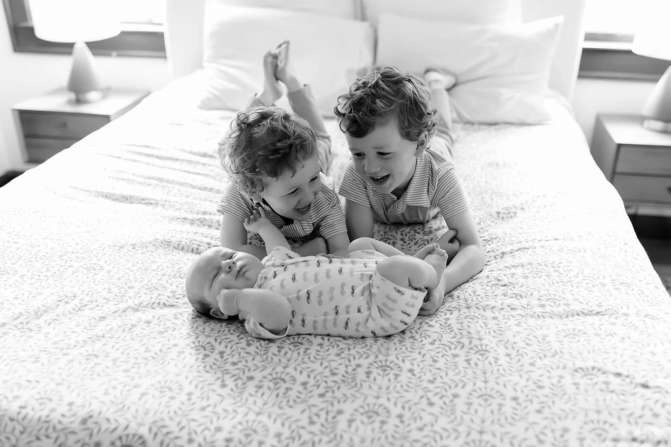 Lifestyle newborn sessions are about capturing your family in your&hellip;lifestyle 🙃 Natural, candid photos of your family just as they are - bring the crazy, bring the chaos, and let&rsquo;s make memories that reflect these fun and hectic and flee