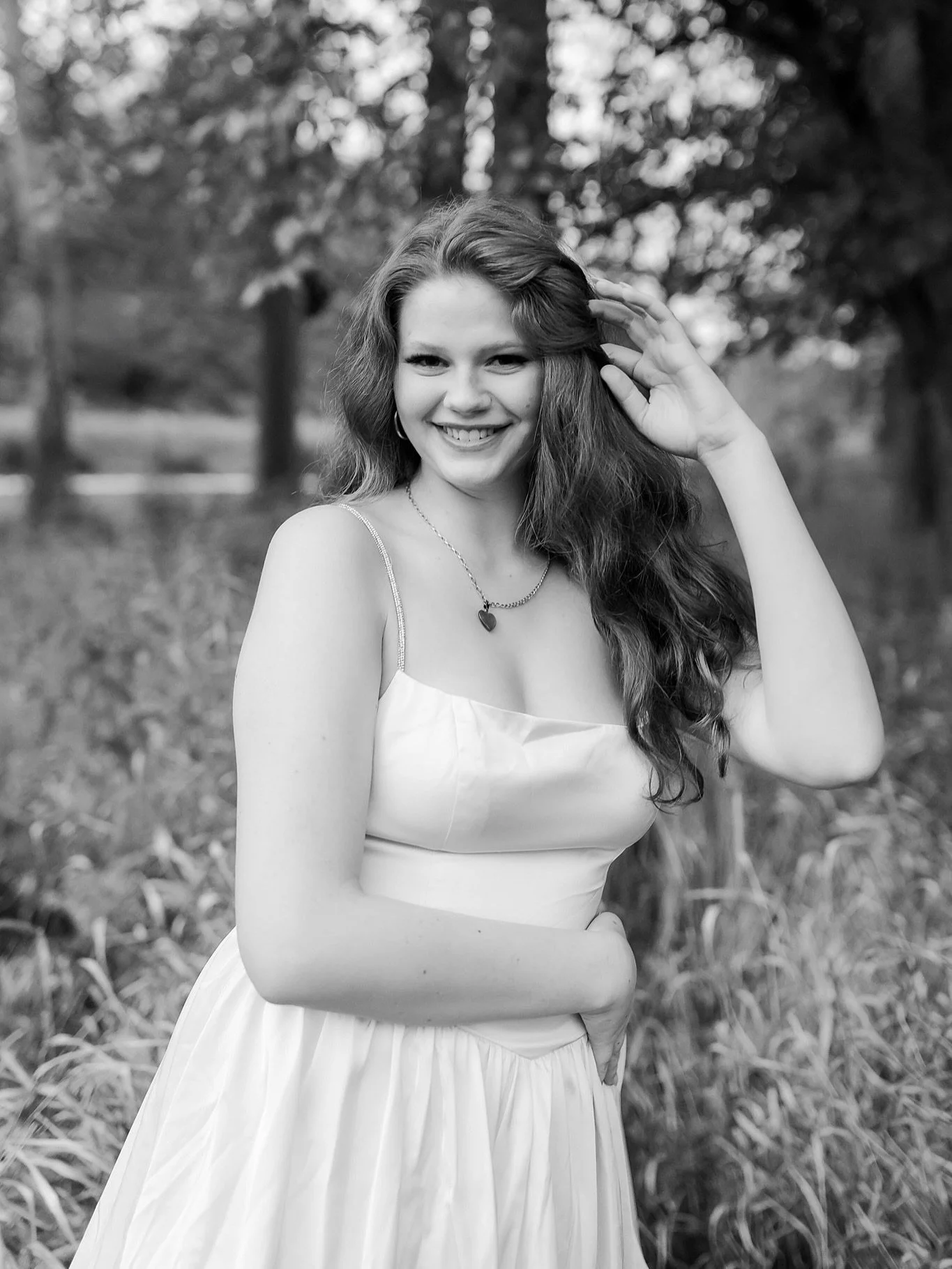 Feels like a crime to put any photo of Sophia in black &amp; white&hellip;swipe and you&rsquo;ll see why 🙃 👩&zwj;🦰 
 
Also, anyone else get major TSwift vibes? 😍