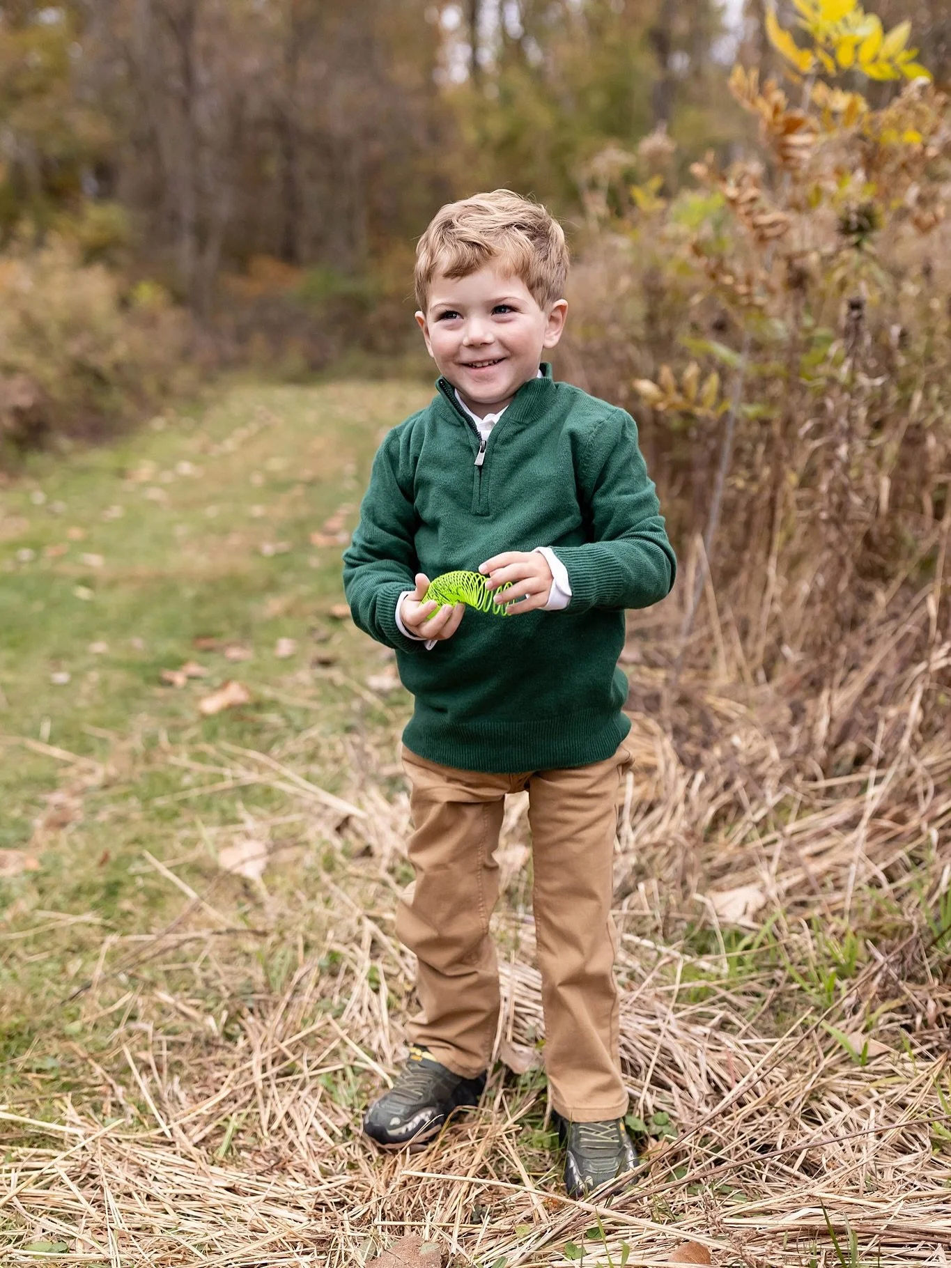 Just a reminder in 2026 that family photos with a slinky in hand (or pocket) can still be beautiful and meaningful&hellip;maybe even moreso 💚 

I cannot wait to photograph your littles just 👏 as 👏 they 👏 are this year.