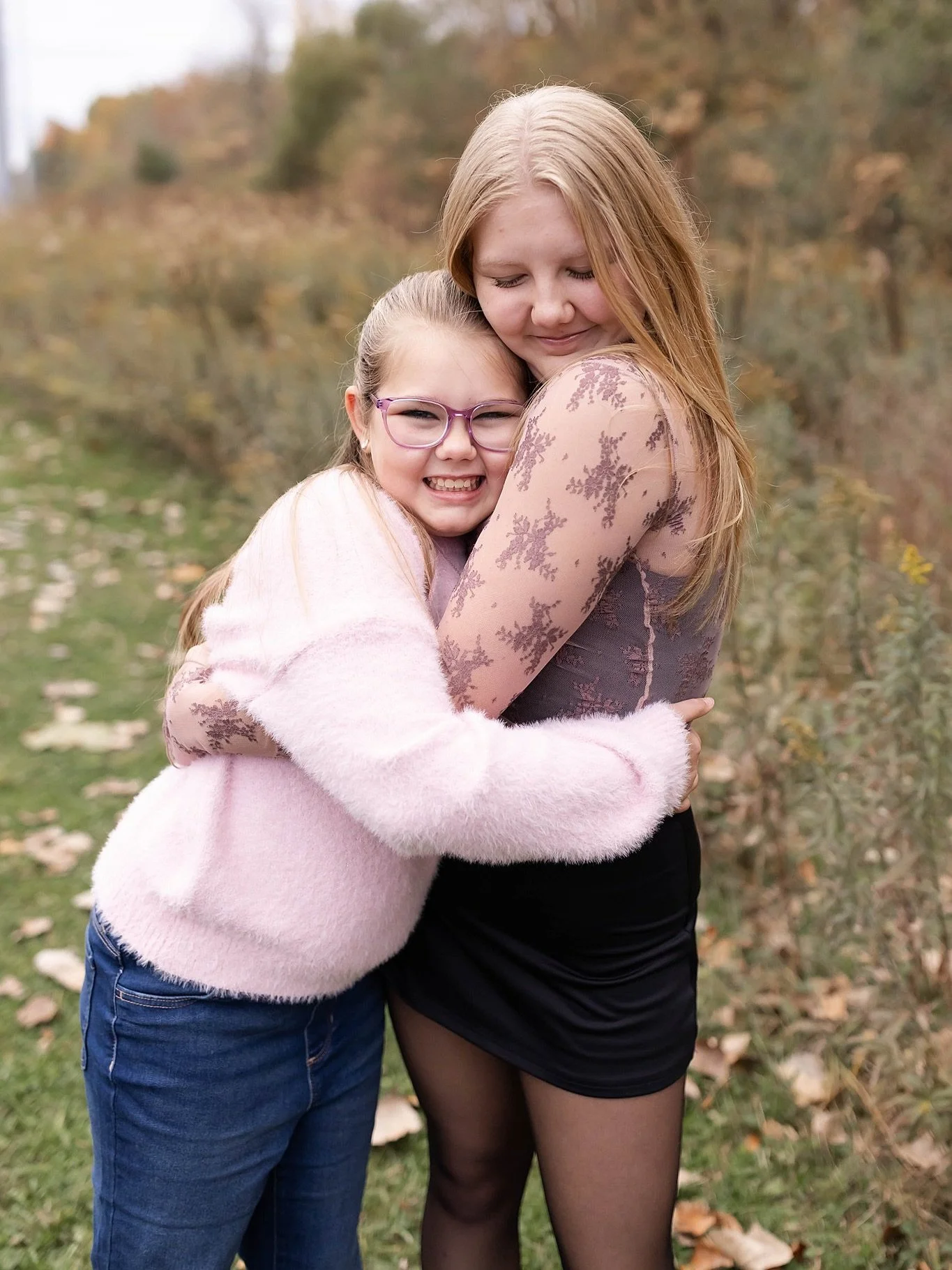 Mom says the girls only get along during photos, but I&rsquo;m not buying it 😊