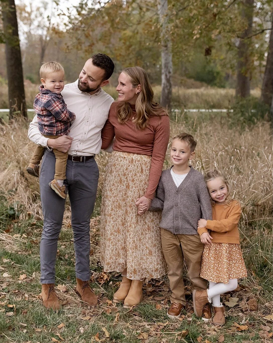Here for all the family snuggles and big ol cheesy grins 😍 

#fishersphotographer #indianapolisphotographer #noblesvillephotographer #familyphotography #indianapolisfamilyphotographer