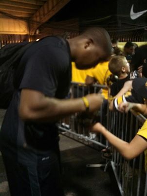 Rickey Hatley autograph after victory.jpg