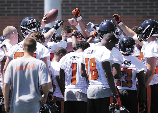 Damien Haskins 1st OSU Practice huddle.jpg