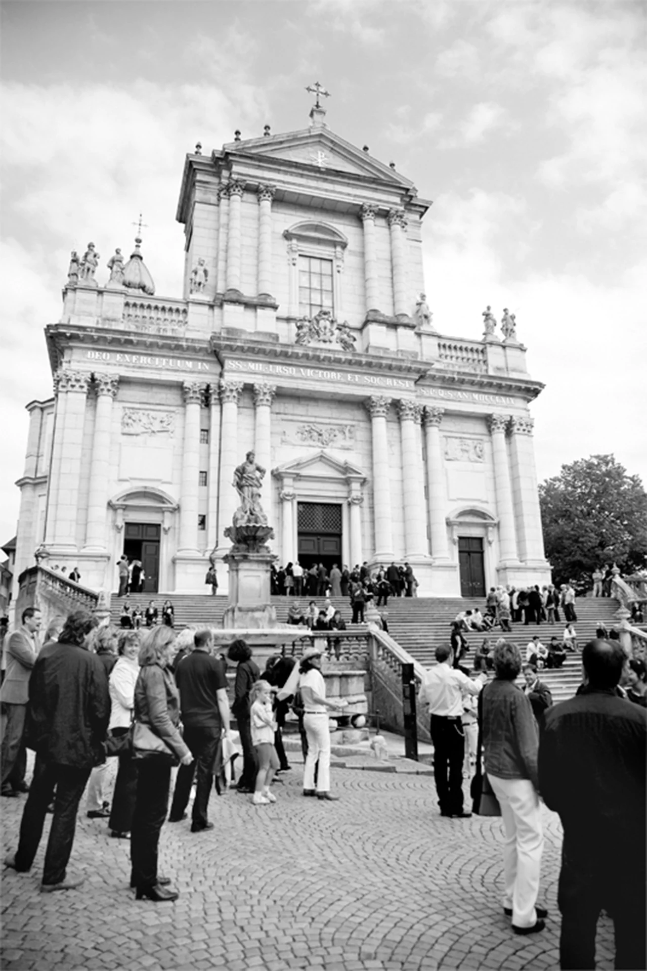LaceHanky_SwitzerlandWedding_08.jpg