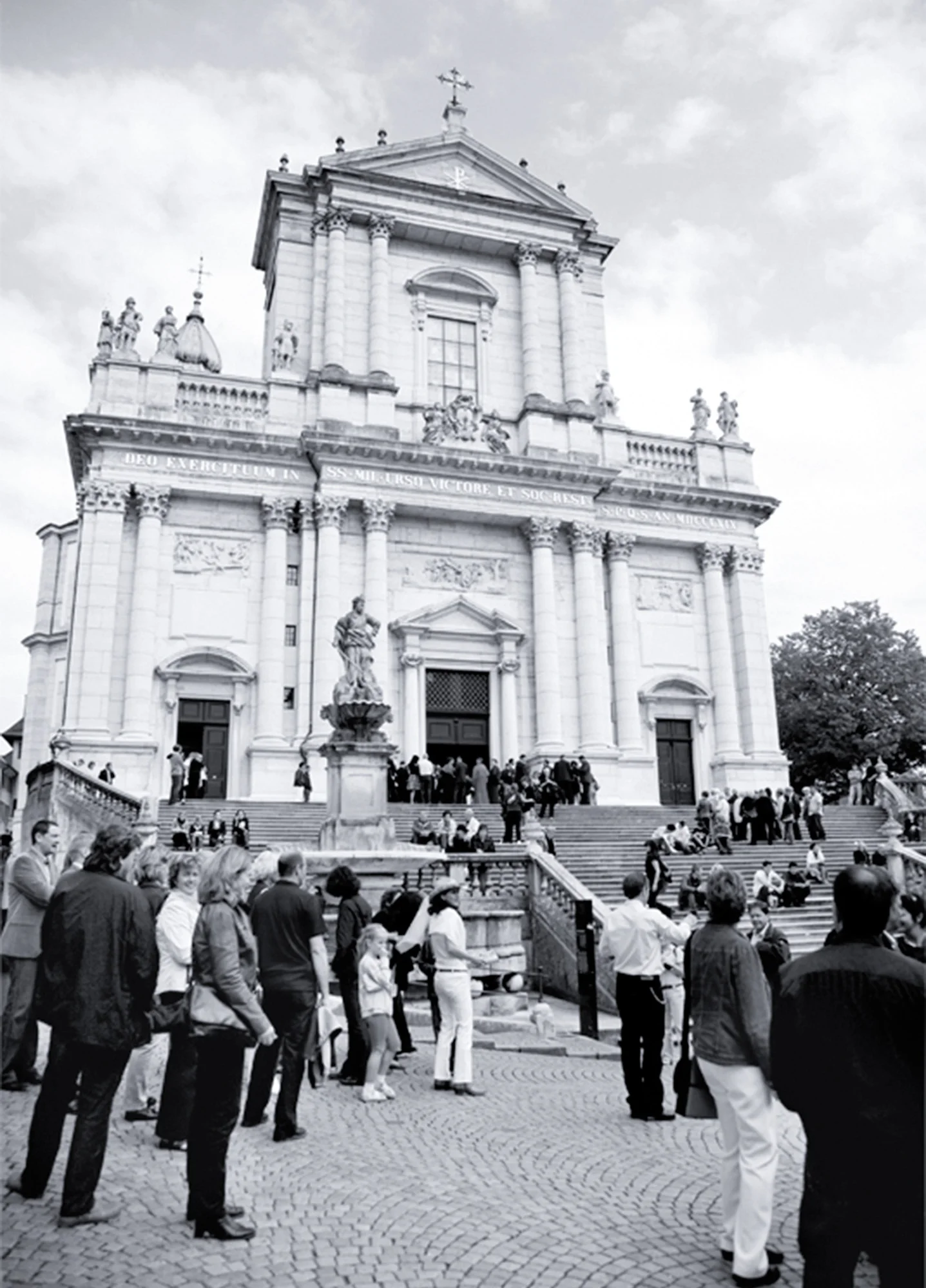 LaceHanky_SwitzerlandWedding_08.jpg