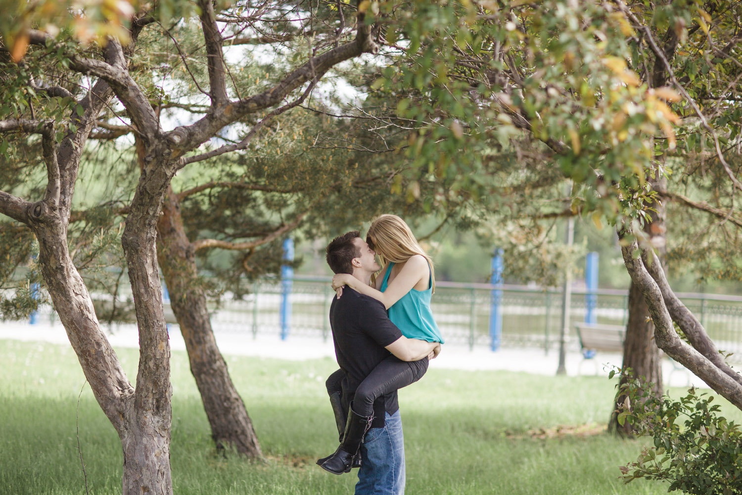 _LaceHanky_Minneapolis_EngagementPhotos_002.jpg