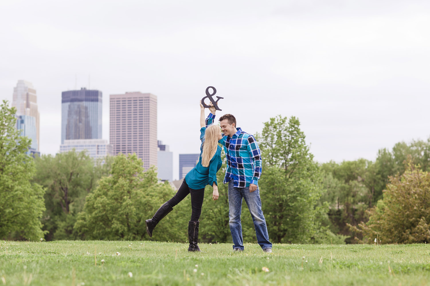 _LaceHanky_Minneapolis_EngagementPhotos_003.jpg