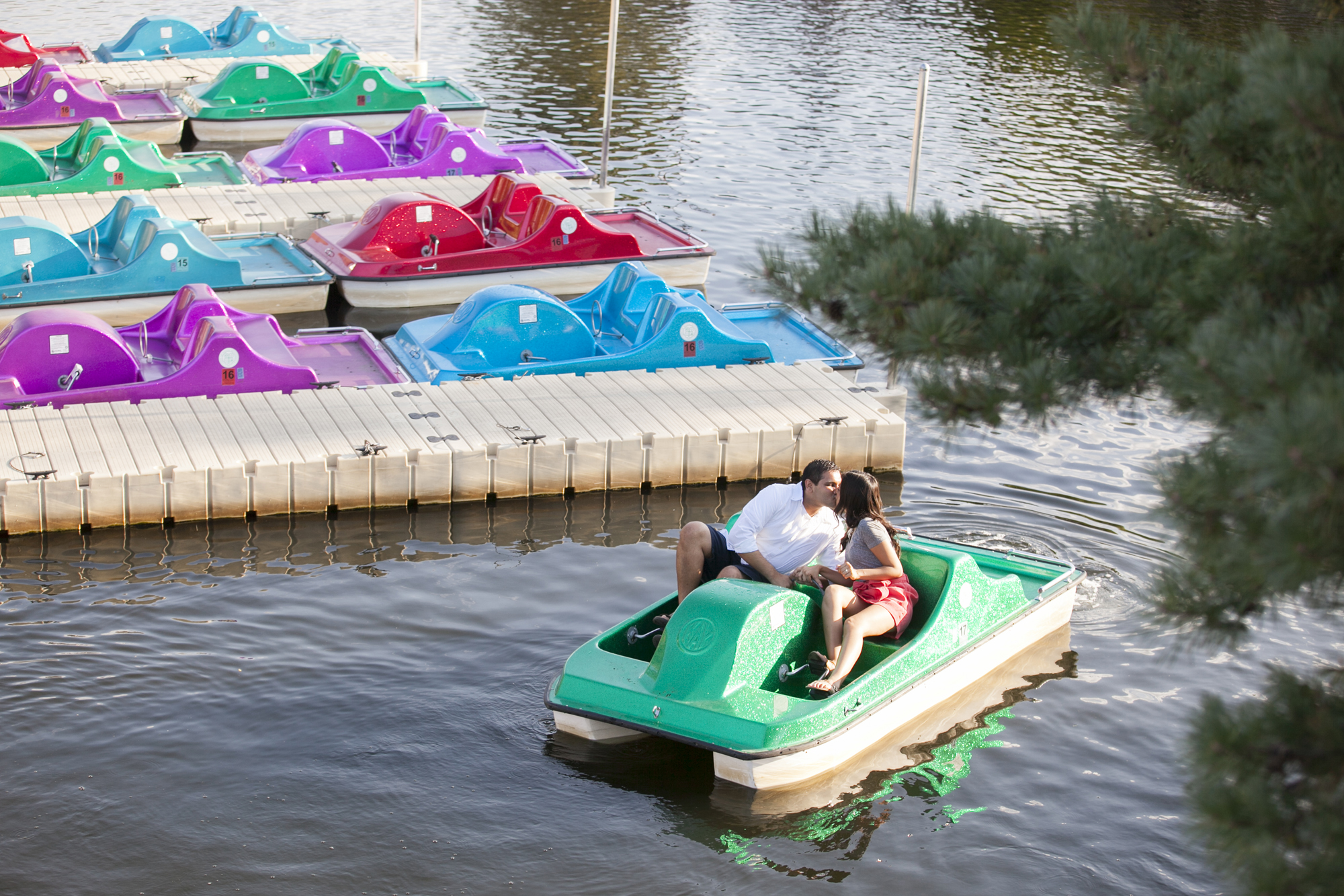 centennial_lake_edina_engagement_03.jpg