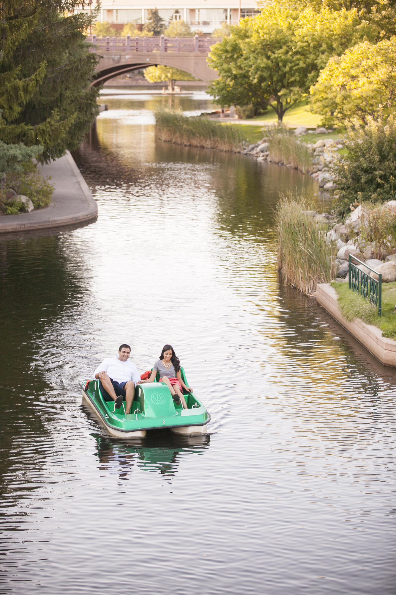 centennial_lake_edina_engagement_05.jpg