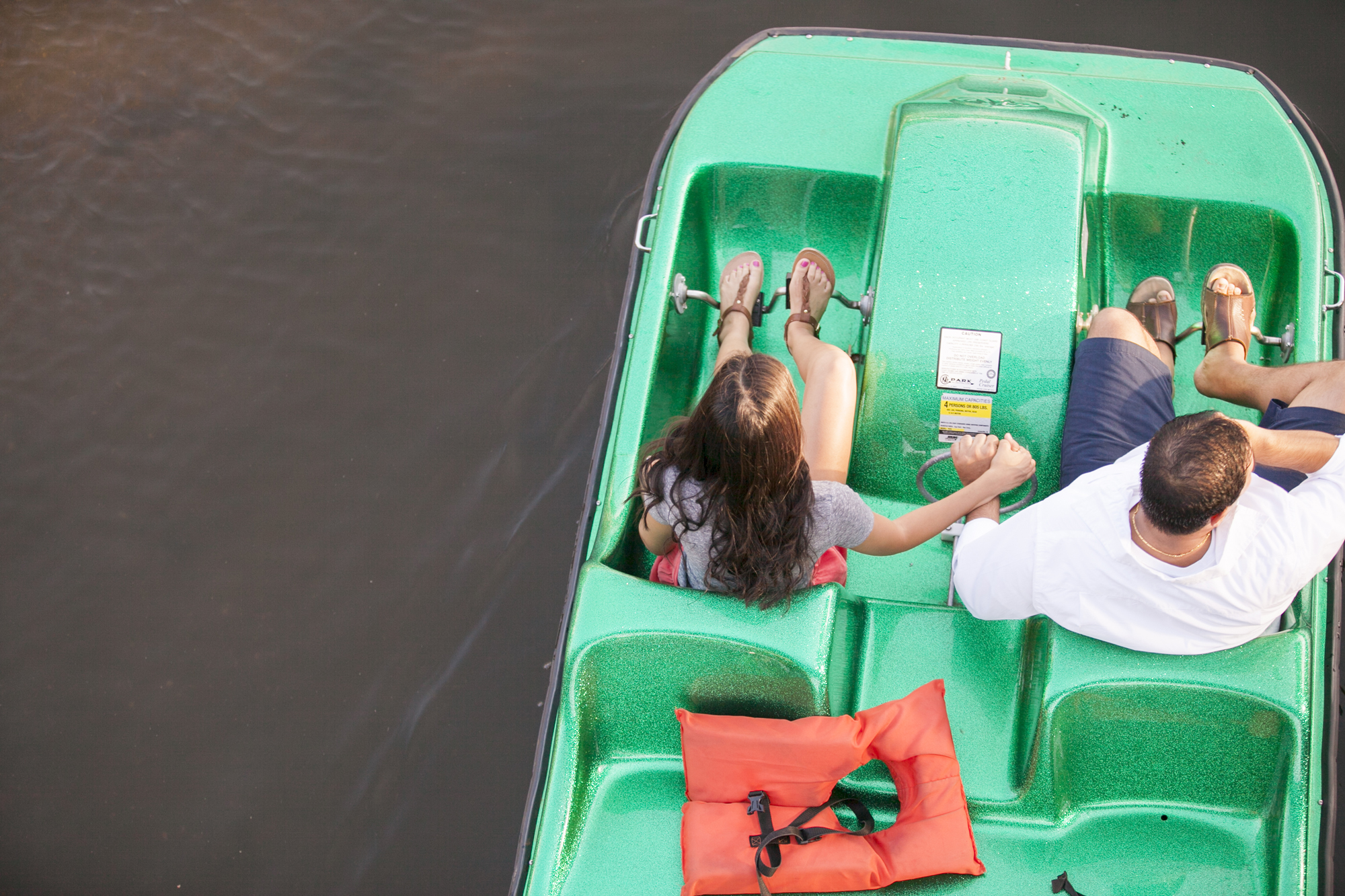 centennial_lake_edina_engagement_10.jpg