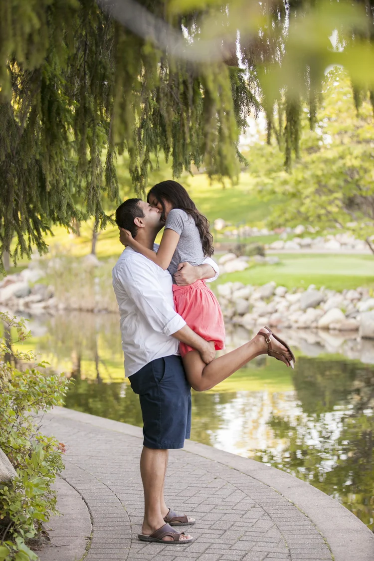 centennial_lake_edina_engagement_17.jpg