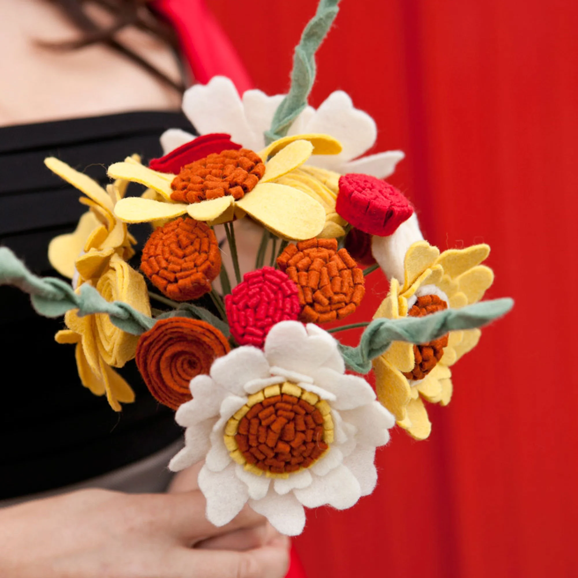 008_LaceHanky_Flowers_TBT001.jpg