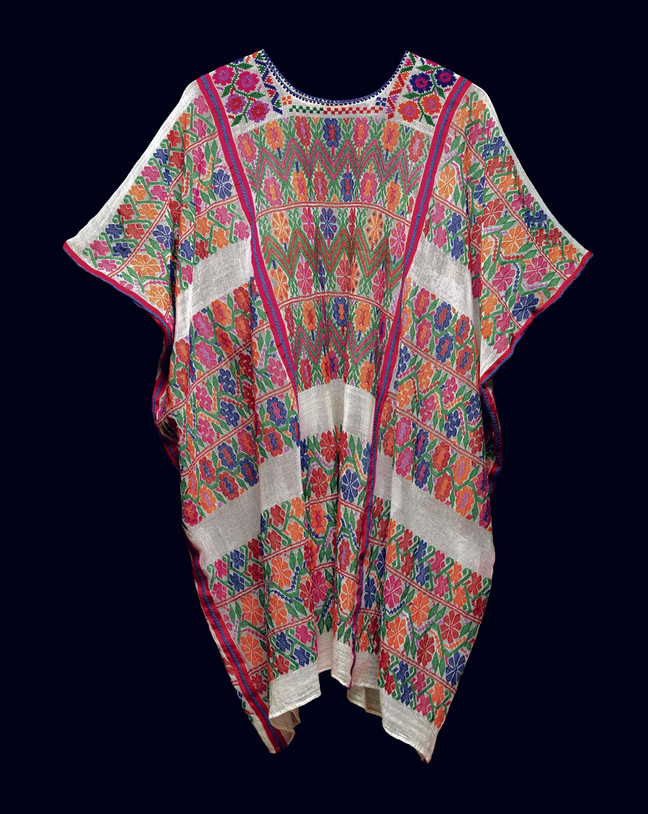 COTTON HUIPIL woven by Florentina Lopez de Jesus, Mexico. Photograph © by John Bigelow Taylor.