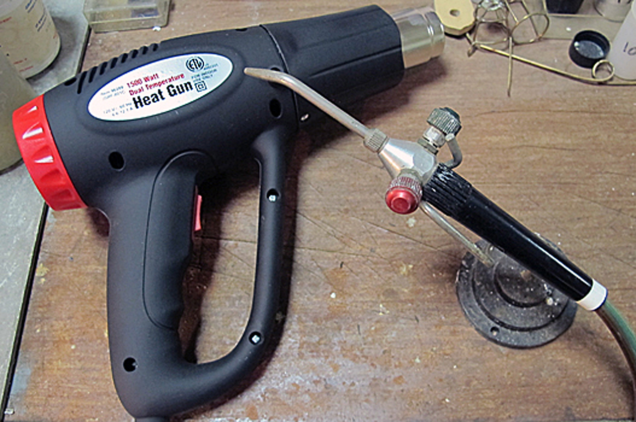 HEATGUN VS OXYACETYLENE TORCH, respectively ca. 600 °C and 3100 °C, a difference of about 1500 degrees. Usually, I use an acetylene or propane/air torch to heatbend bamboo and/or solder; these are respectively 2400 and 1980 °C. Heatshrinking polyester can be done with a torch, but is safer with a heatgun.