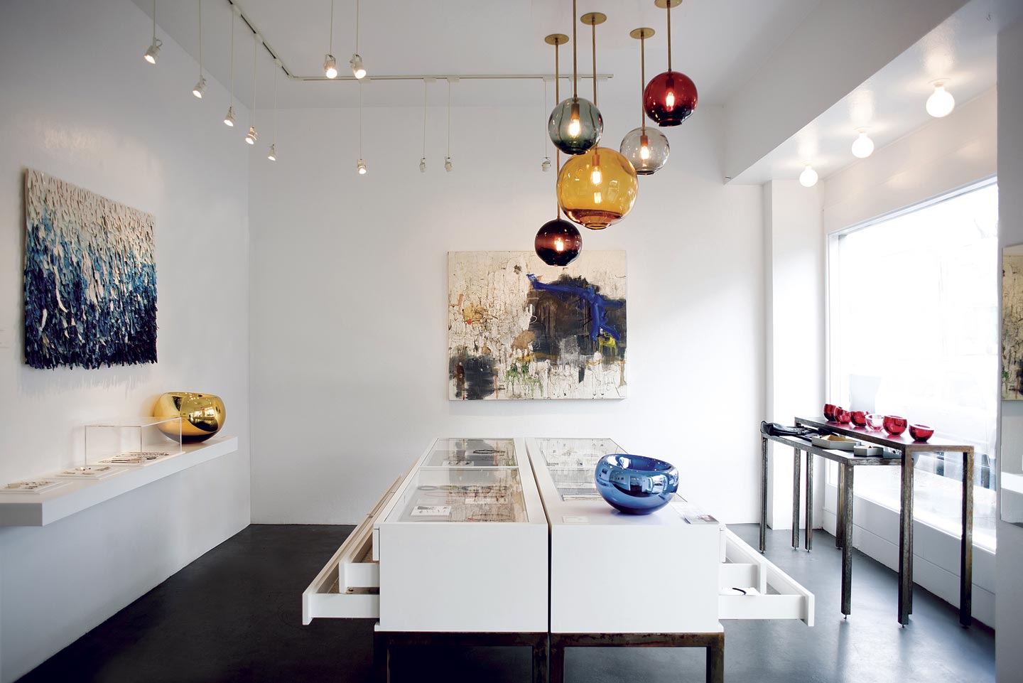 EXHIBITION ROOM ADJACENT TO GALLERY LULO’S ENTRANCE, with cases containing jewelry. Photograph by Adza Aubry.