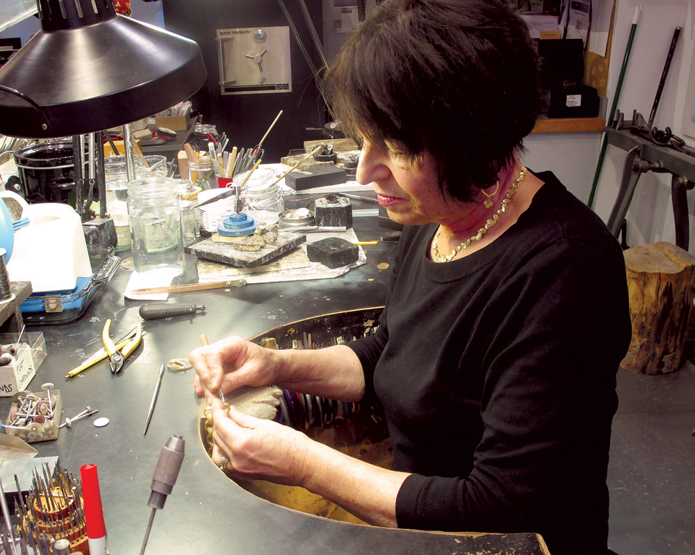 BARBARA HEINRICH AT HER STUDIO BENCH . Photograph courtesy of Barbara Heinrich Studio.
