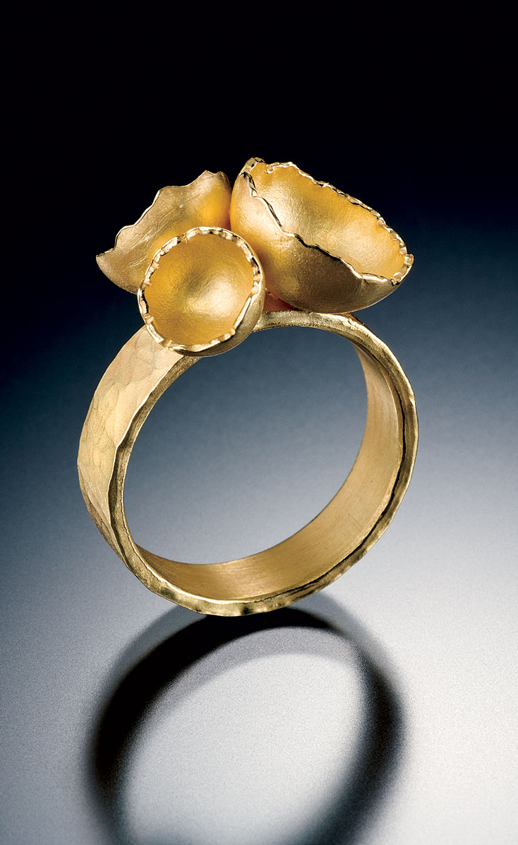 TRIPLE SHELL RING of eighteen karat gold, 2008. Photograph by Hap Sakwa.